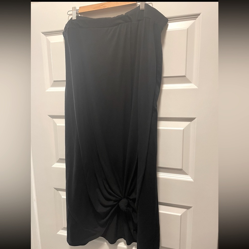 Black long skirt